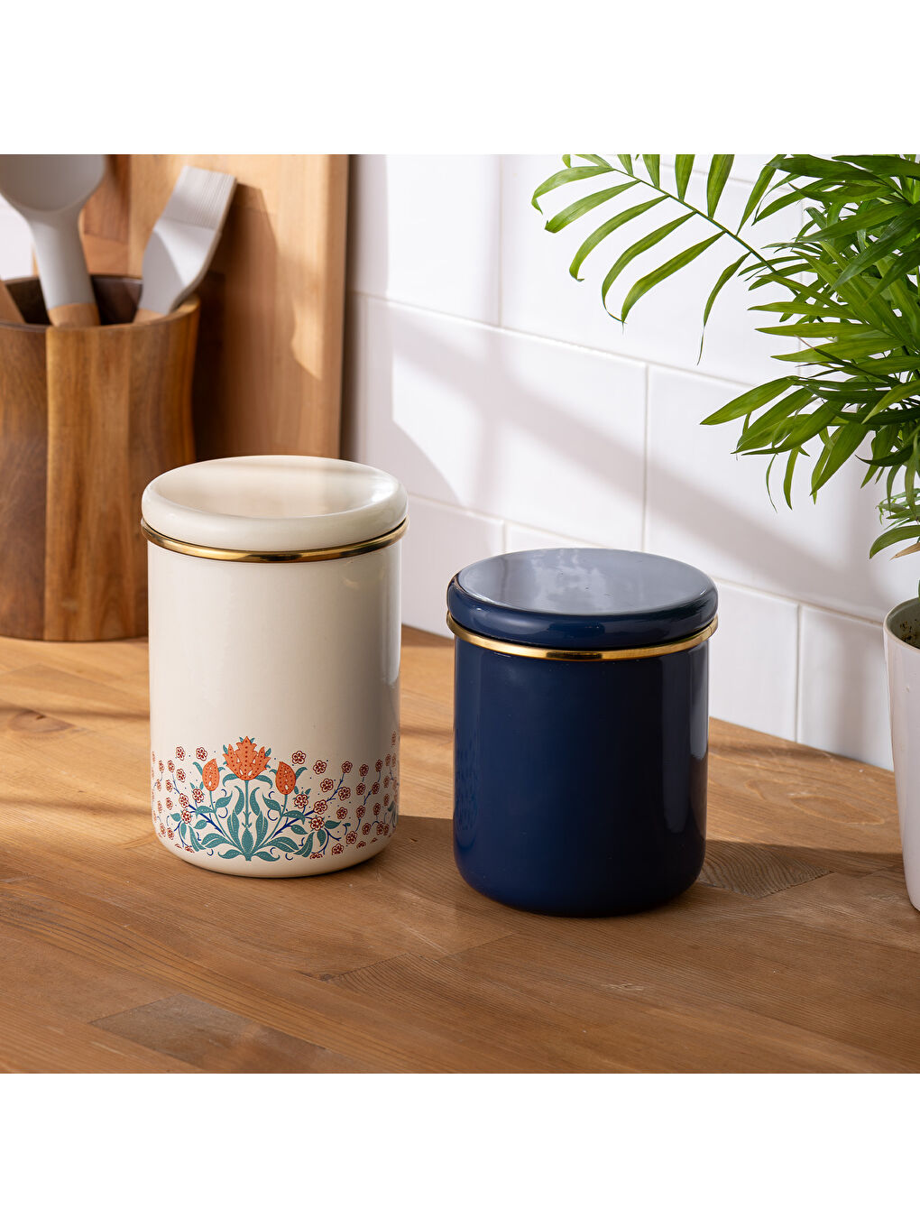 Beyaz Hasbahçe Büyük Boy Emaye Kavanoz-9