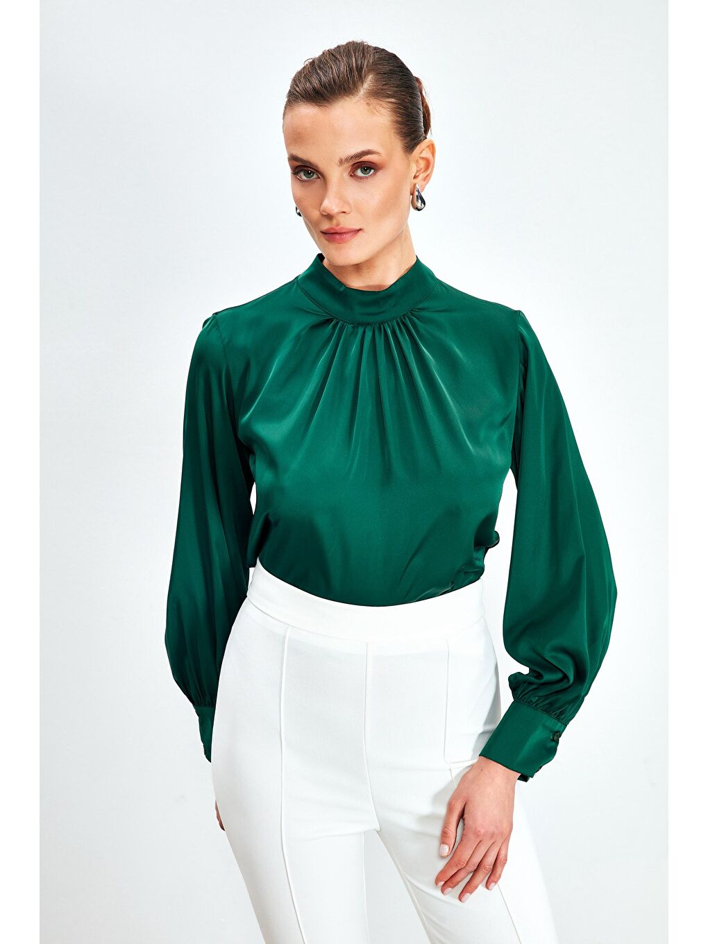 Yeşil Yaka Detaylı Saten Bluz - Zümrüt