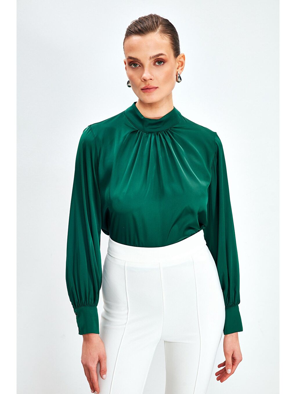 Yeşil Yaka Detaylı Saten Bluz - Zümrüt-2