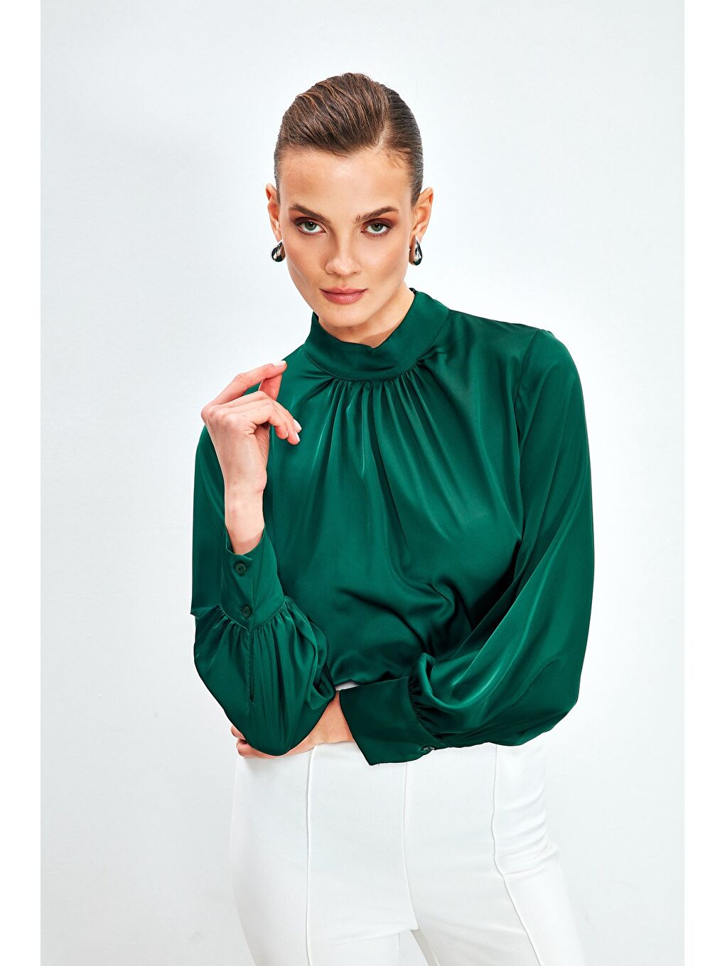 Yeşil Yaka Detaylı Saten Bluz - Zümrüt-3