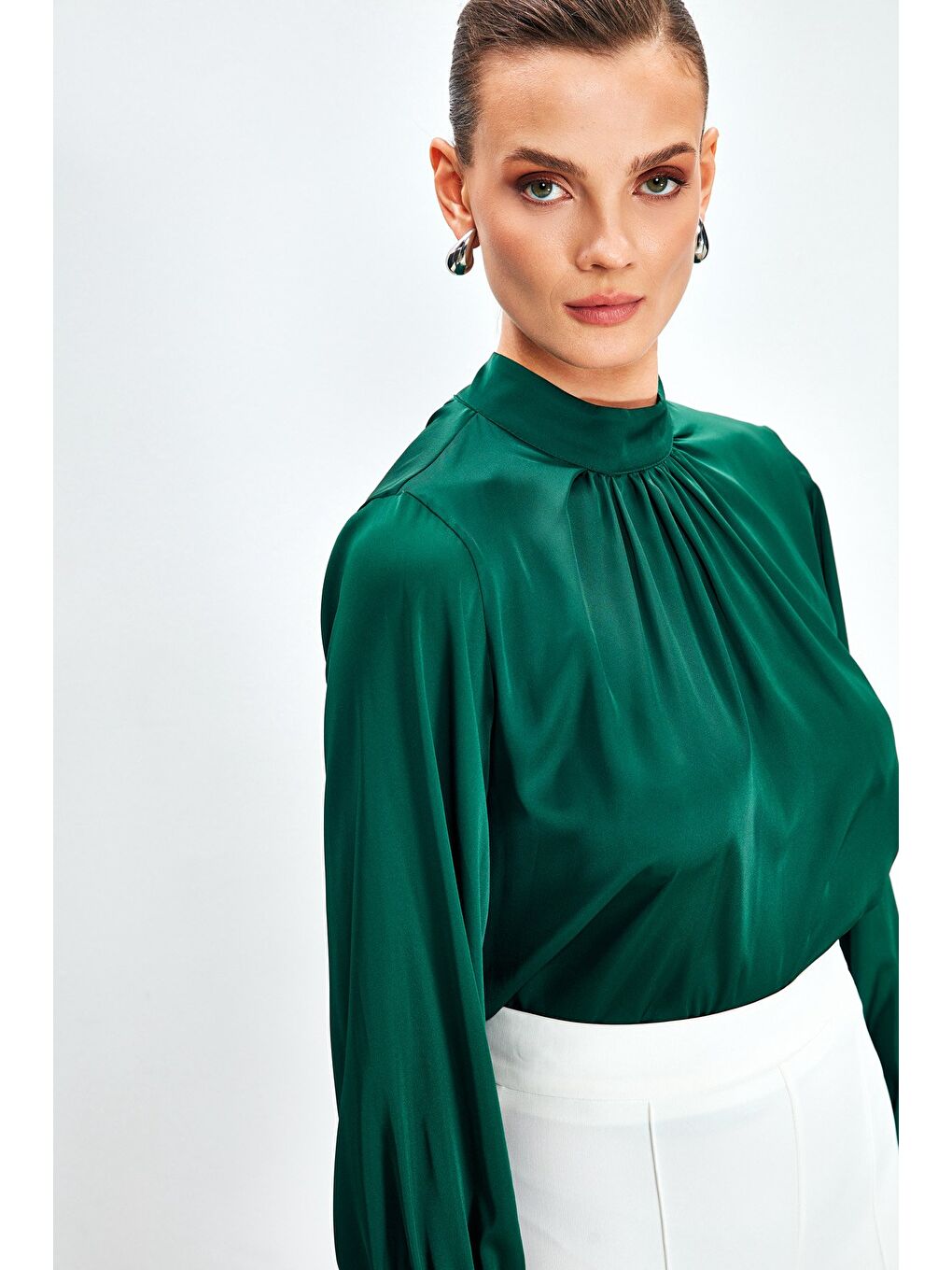 Yeşil Yaka Detaylı Saten Bluz - Zümrüt-4