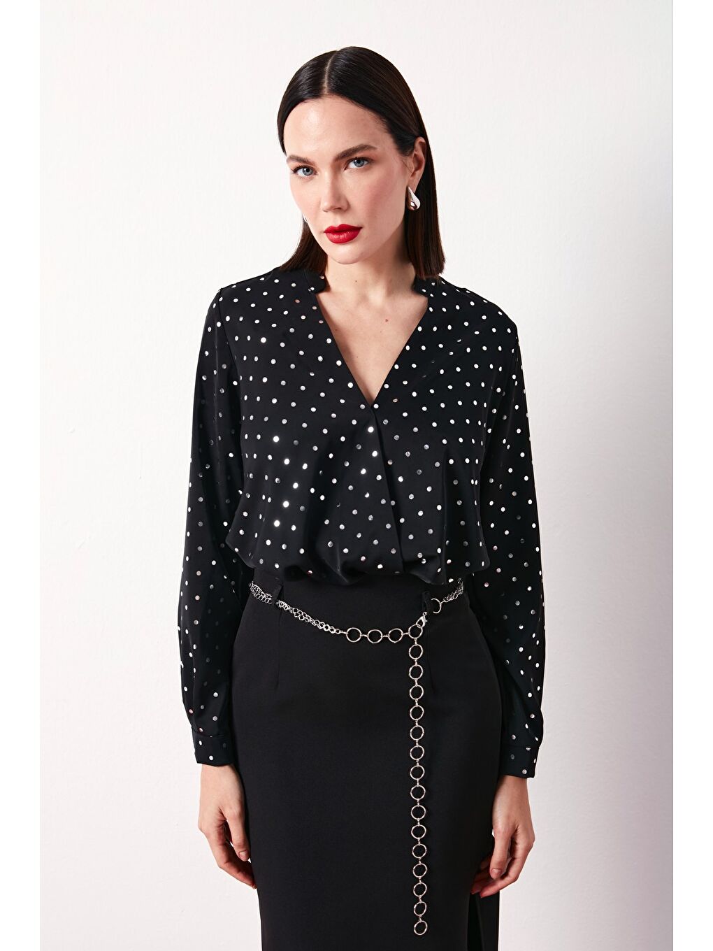 Parlak Puantiye Desenli  Bluz - Siyah-1