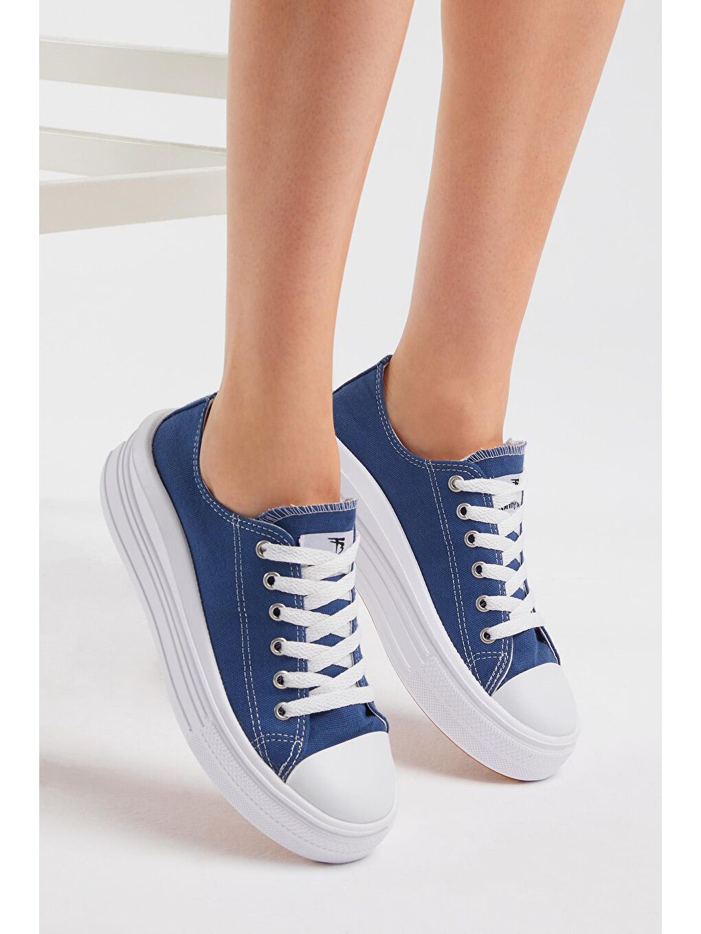 Kadın Lacivert Rahat Kalıp Kalın Tabanlı Spor Ayakkabı-3