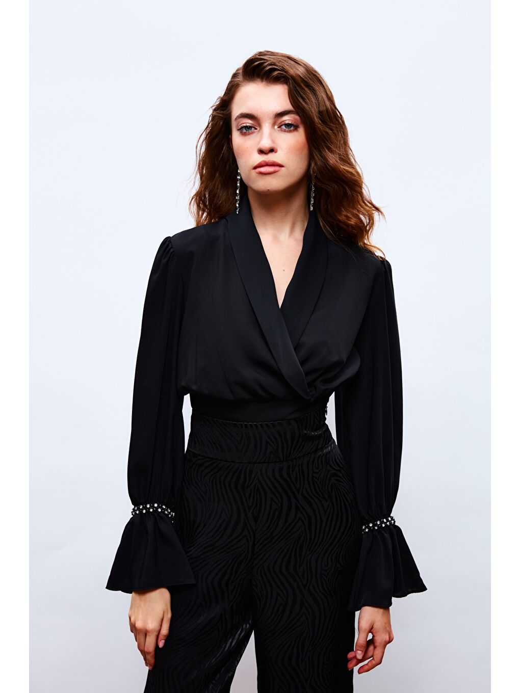 Kol Aksesuar Detaylı Bluz - Siyah-1