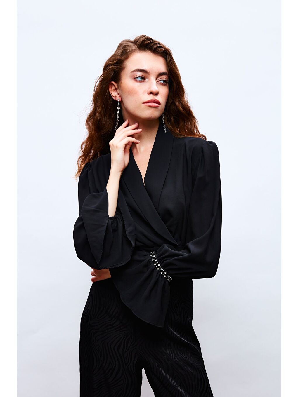 Kol Aksesuar Detaylı Bluz - Siyah-2