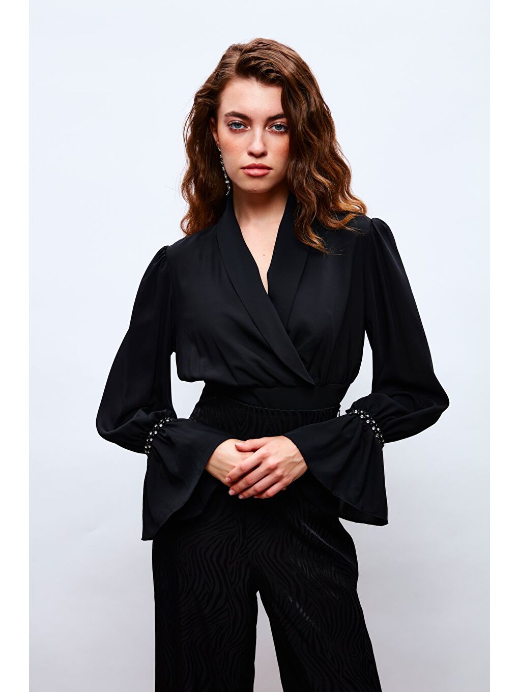 Kol Aksesuar Detaylı Bluz - Siyah-3