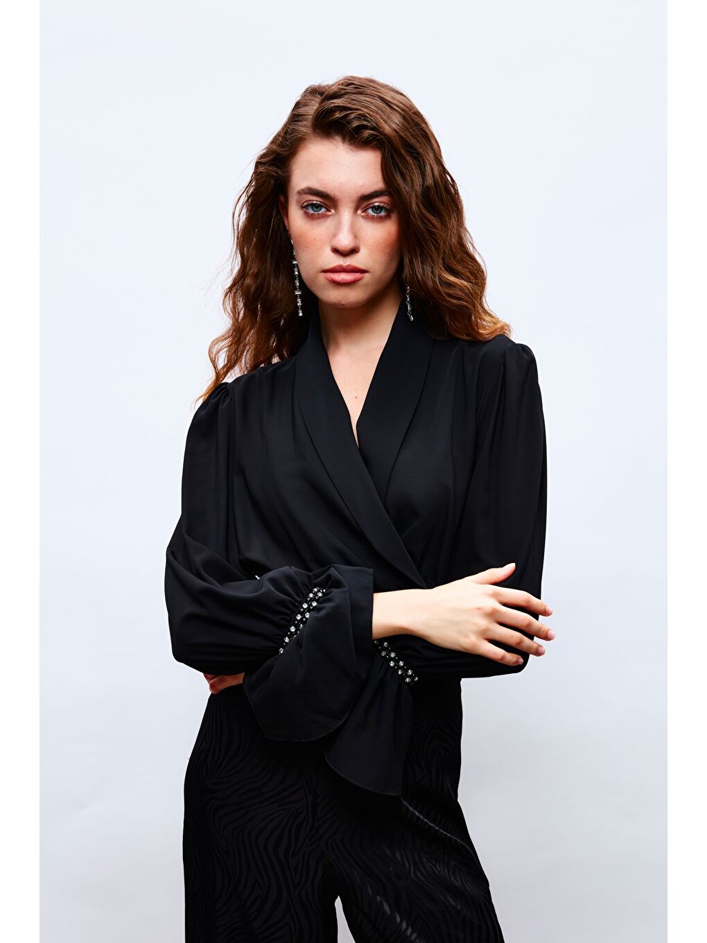 Kol Aksesuar Detaylı Bluz - Siyah-4