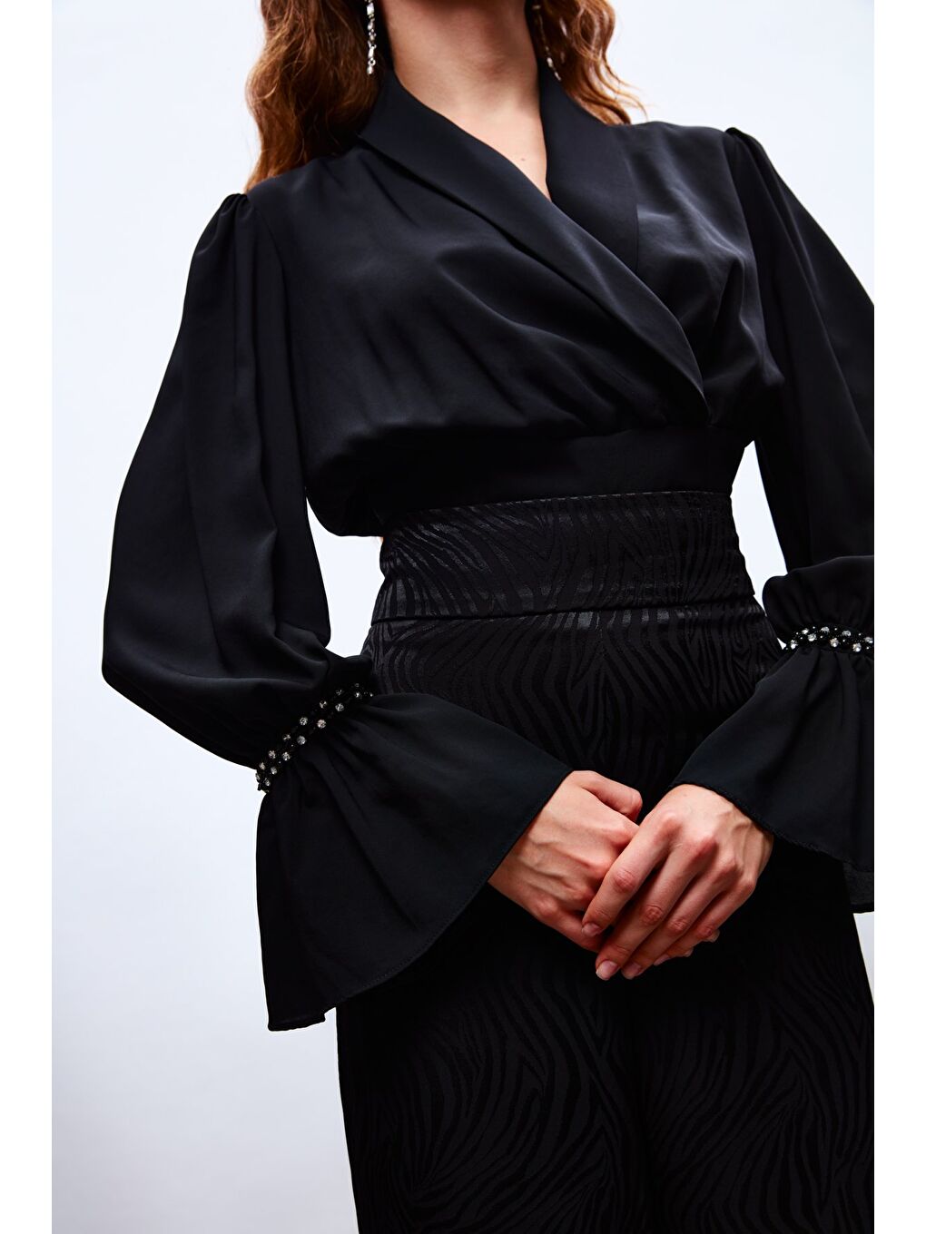 Kol Aksesuar Detaylı Bluz - Siyah-5