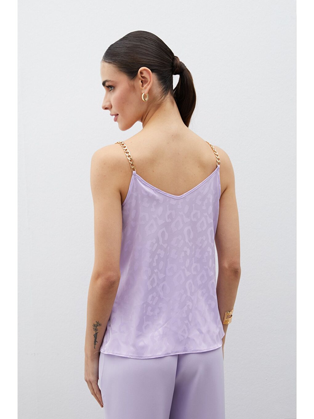 Zincir Askılı Saten Bluz - Lila-6