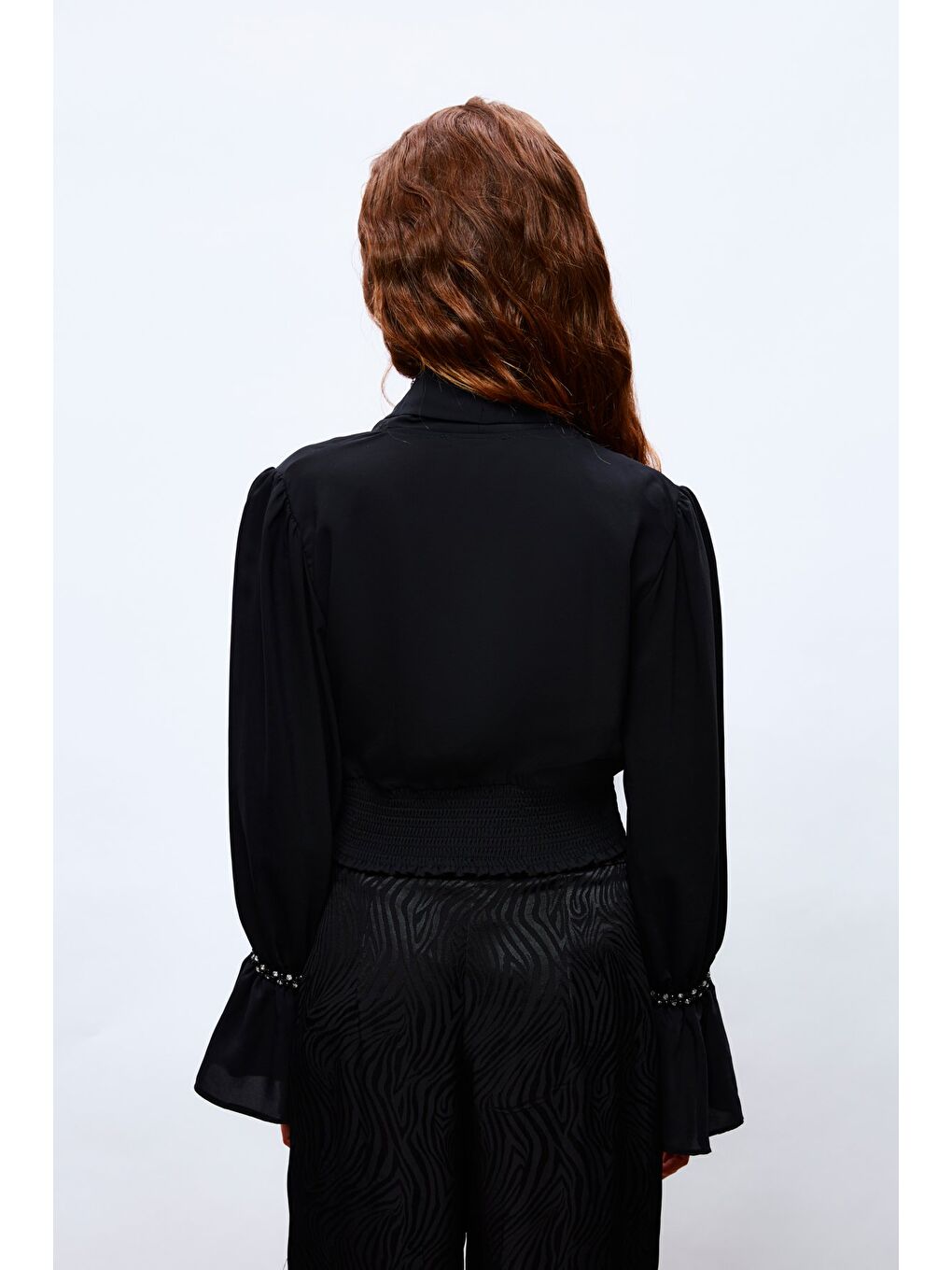 Kol Aksesuar Detaylı Bluz - Siyah-7