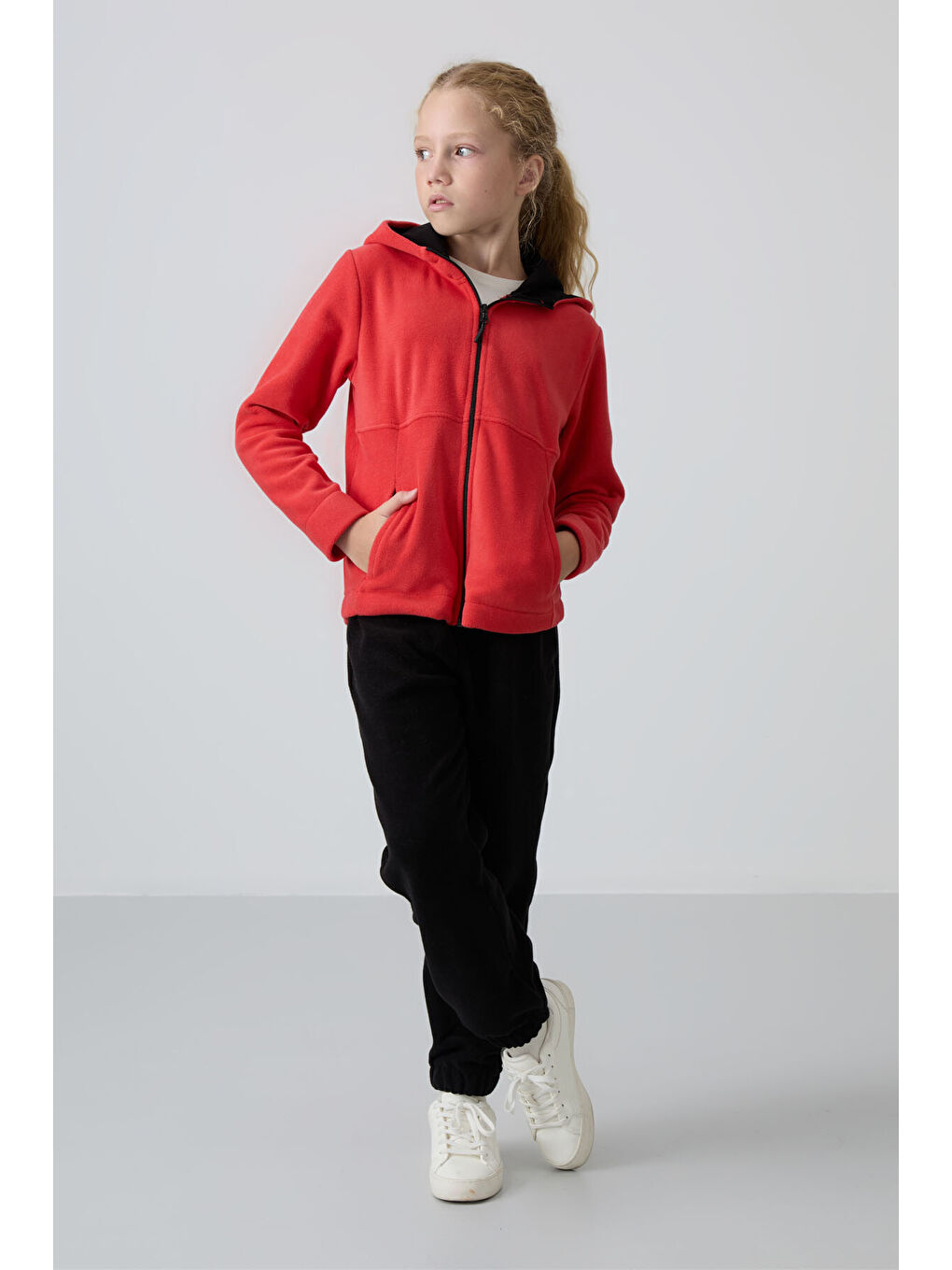 Kırmızı Fiesta Kalın Yumuşak Dokulu Standart Fit Nakışlı Polar Kız Çocuk Sweatshirt - 75152-6