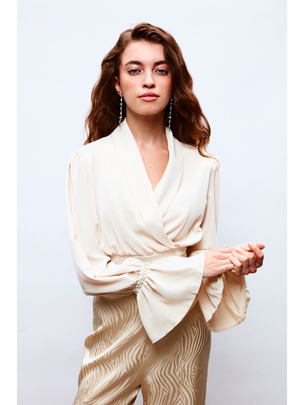 Kol Aksesuar Detaylı Bluz - Bej-2