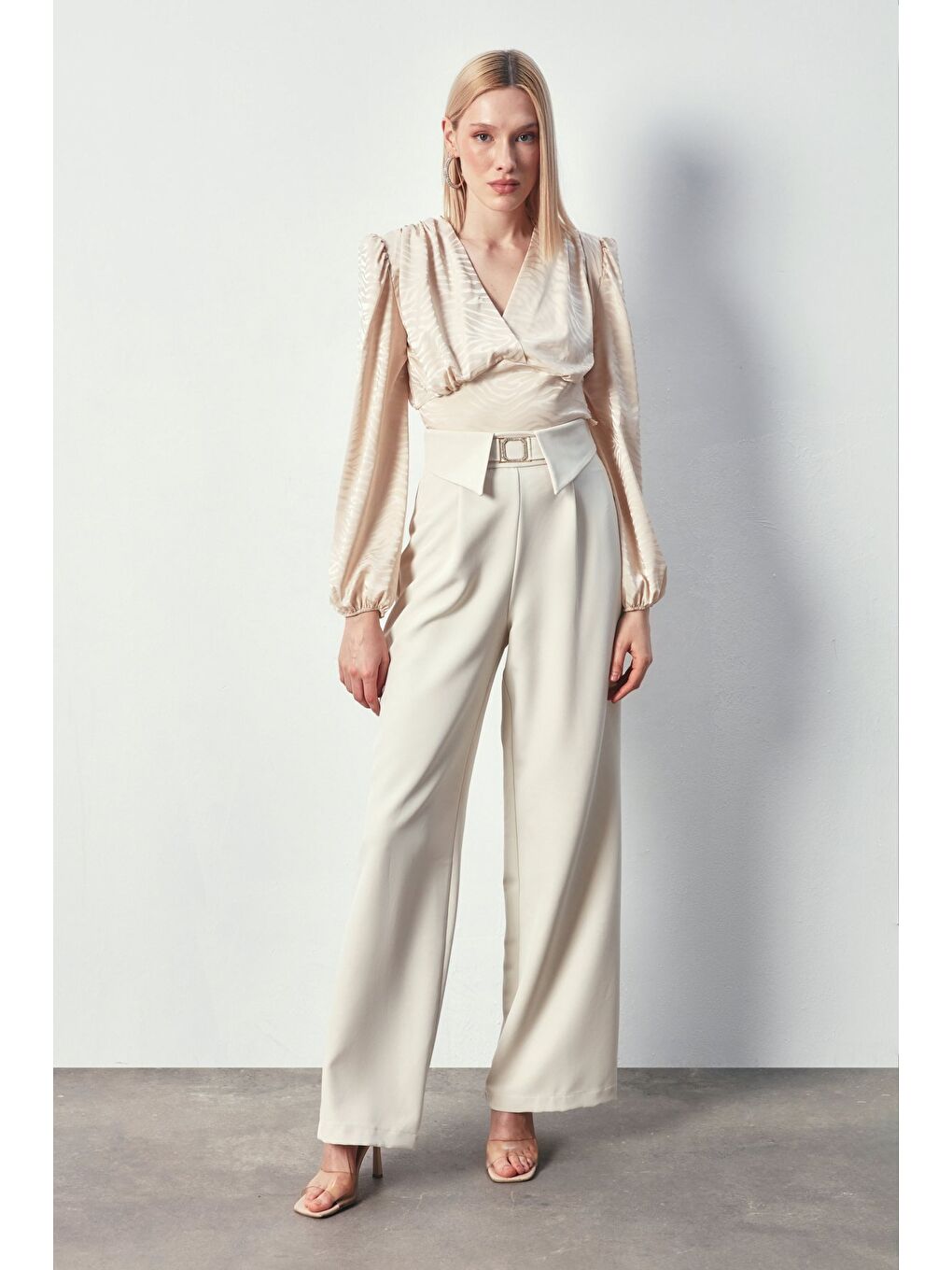 Desenli Kruvaze Saten Bluz - Bej-3