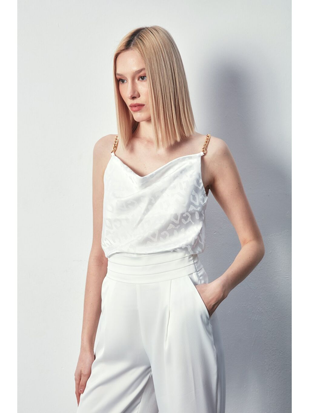 Zincir Askılı Saten Bluz - Ekru-2