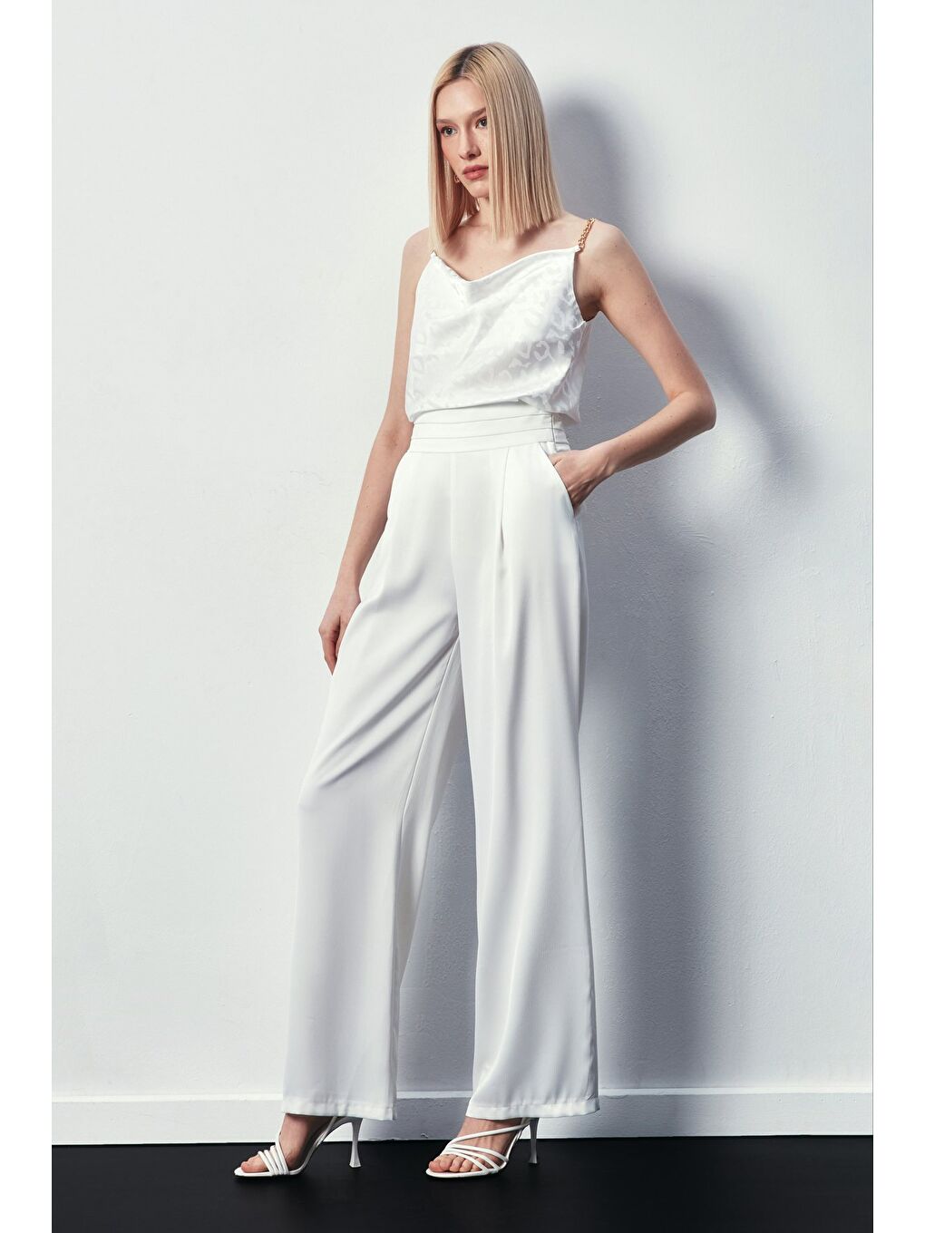 Zincir Askılı Saten Bluz - Ekru-4