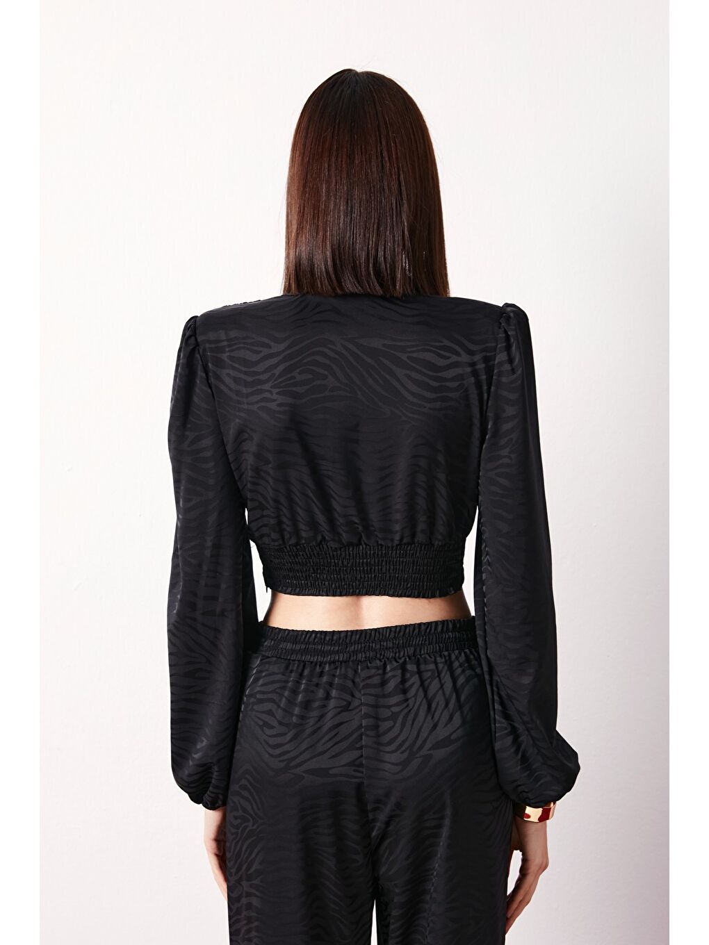 Desenli Kruvaze Saten Bluz - Siyah-6