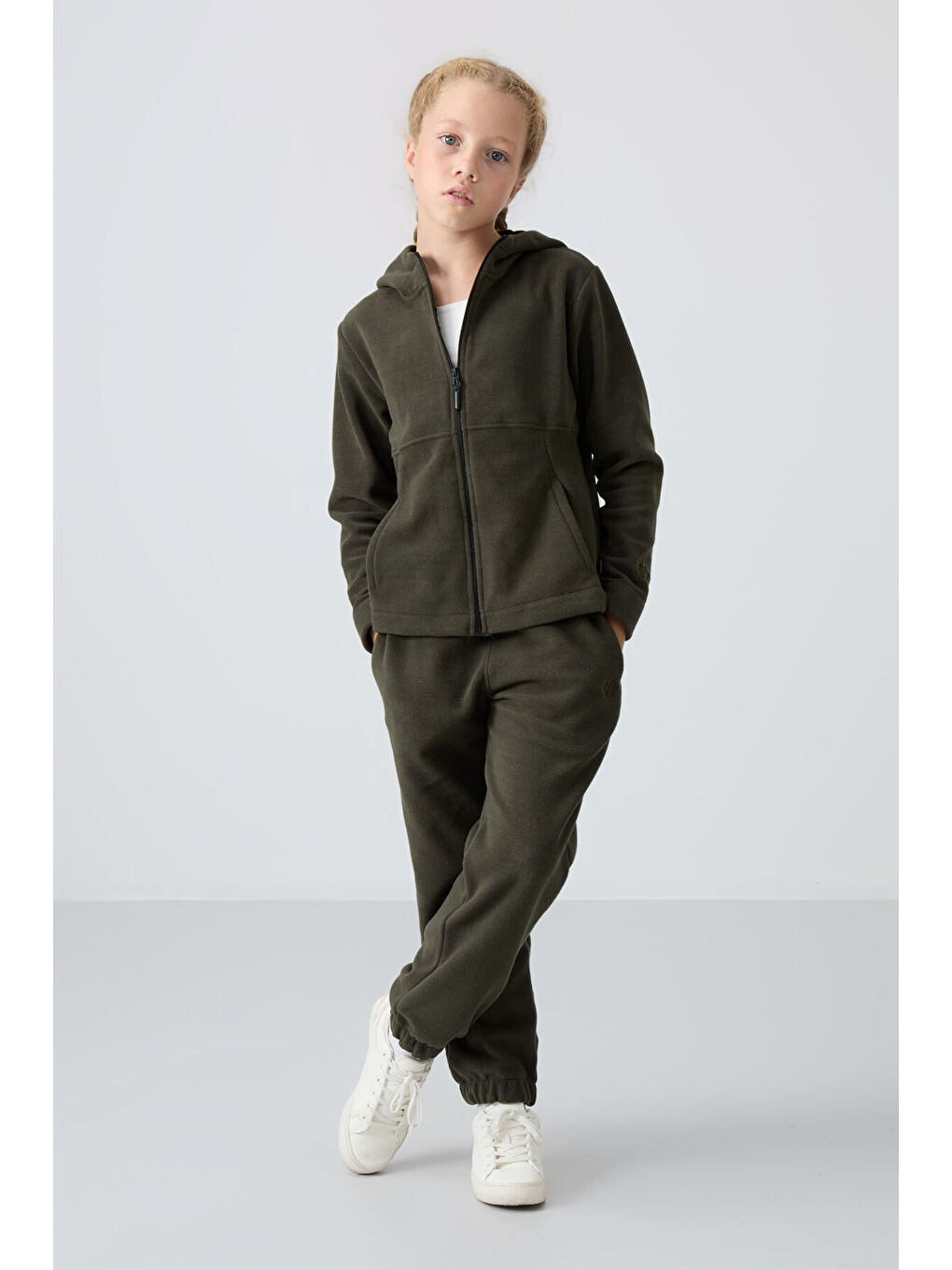 Haki Kalın Yumuşak Dokulu Standart Fit Nakışlı Polar Kız Çocuk Sweatshirt - 75152-8