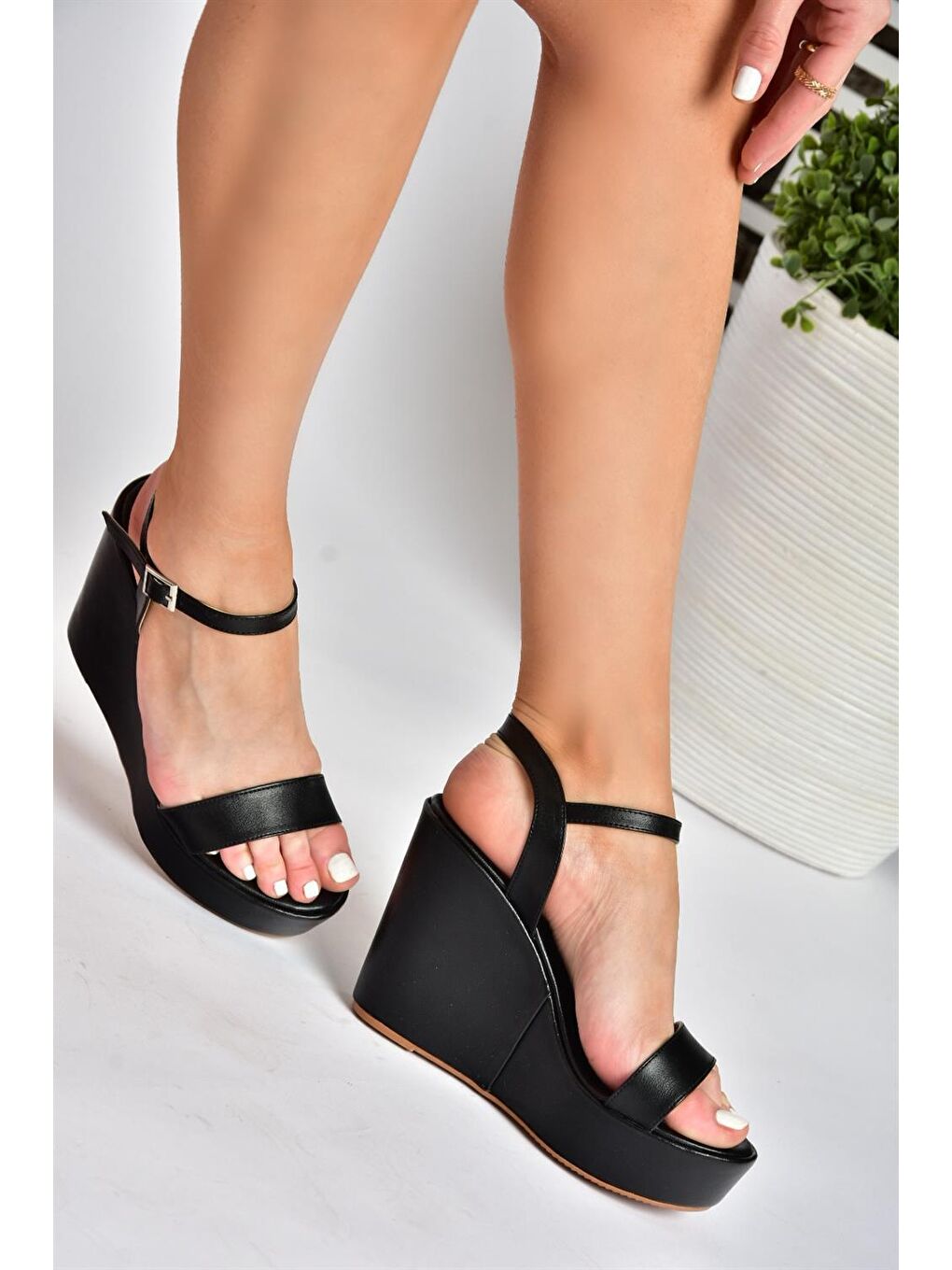 P572361709 Siyah Dolgu Taban Kadın Ayakkabı