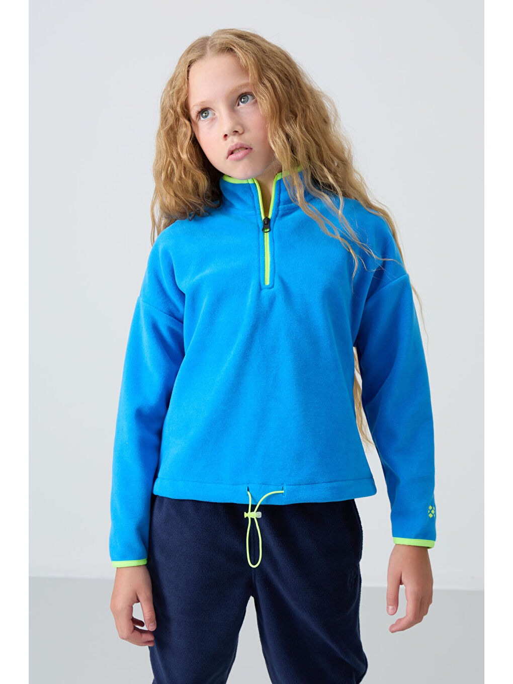 Mavi Saks Kalın Yumuşak Dokulu Standart Fit Nakışlı Polar Kız Çocuk Sweatshirt - 75151-2