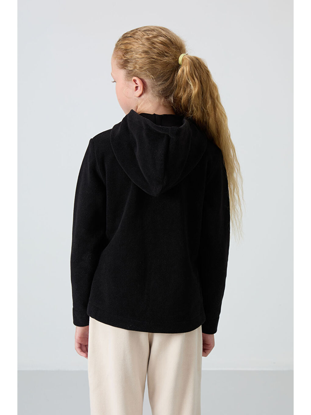 Siyah Kalın Yumuşak Dokulu Standart Fit Nakışlı Polar Kız Çocuk Sweatshirt - 75152-8