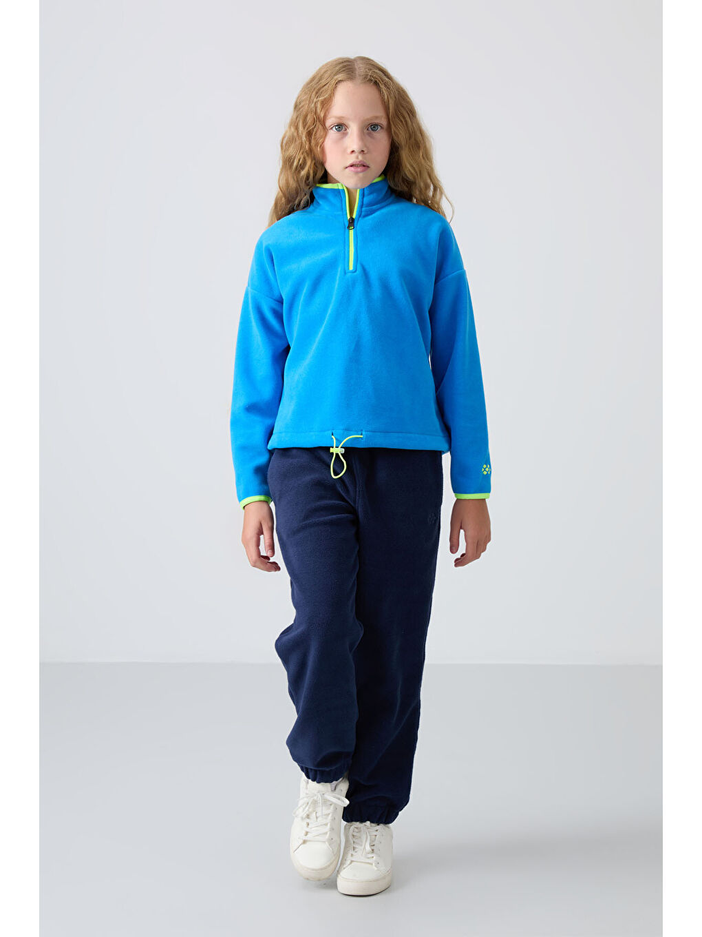 Mavi Saks Kalın Yumuşak Dokulu Standart Fit Nakışlı Polar Kız Çocuk Sweatshirt - 75151-6