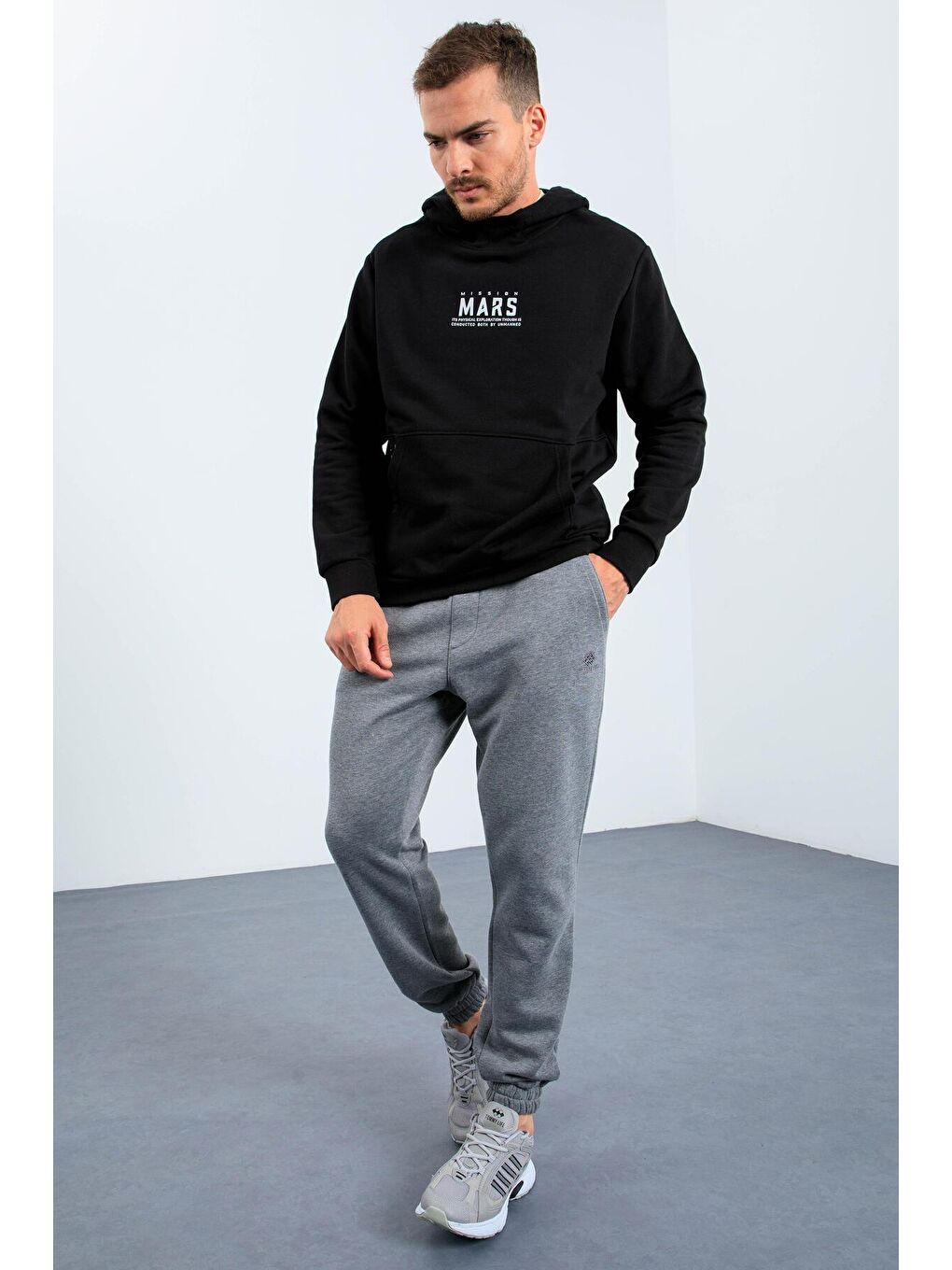 Siyah Mars Yazı Ve Sırt Baskılı Kapüşonlu Rahat Form Erkek Sweatshirt - 88032-3