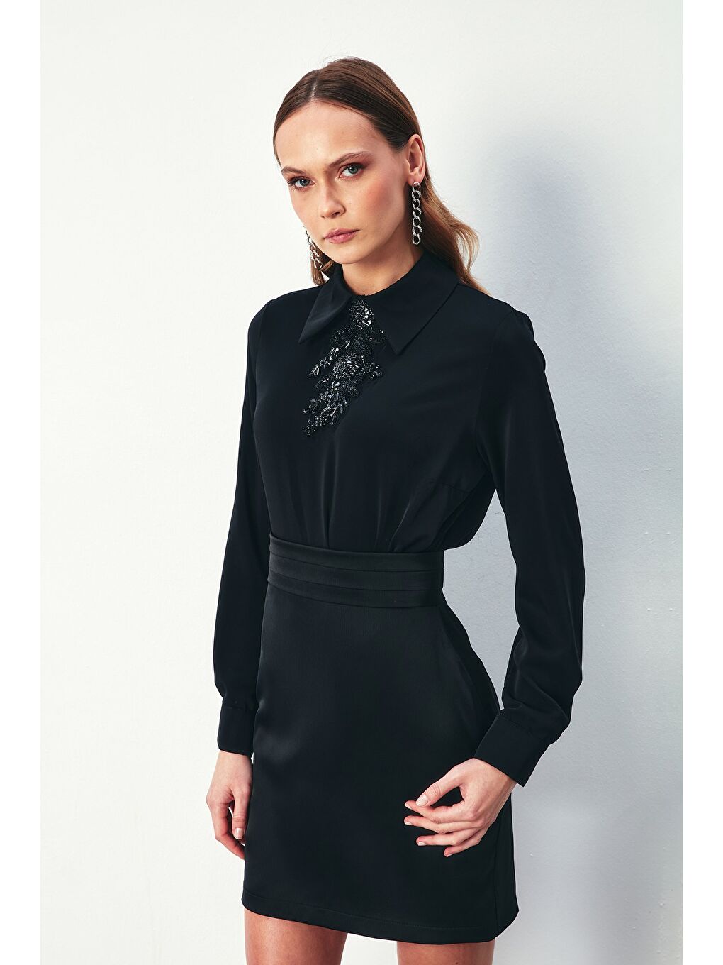 Yakası Taş Aksesuarlı Bluz - Siyah-2