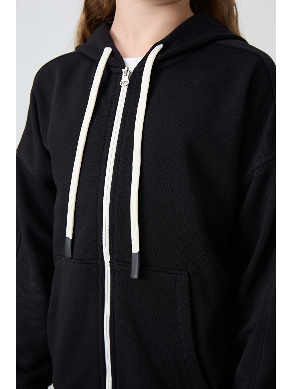 Siyah Pamuklu İçi Tüylü Yumuşak Dokulu Standart Fit Nakışlı Kız Çocuk Sweatshirt - 75149-2