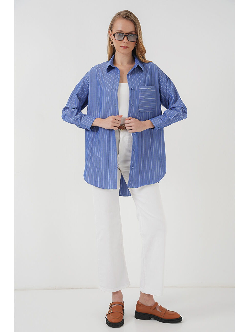 20217 Cep Detaylı Çizgili Oversize Gömlek - İndigo-1