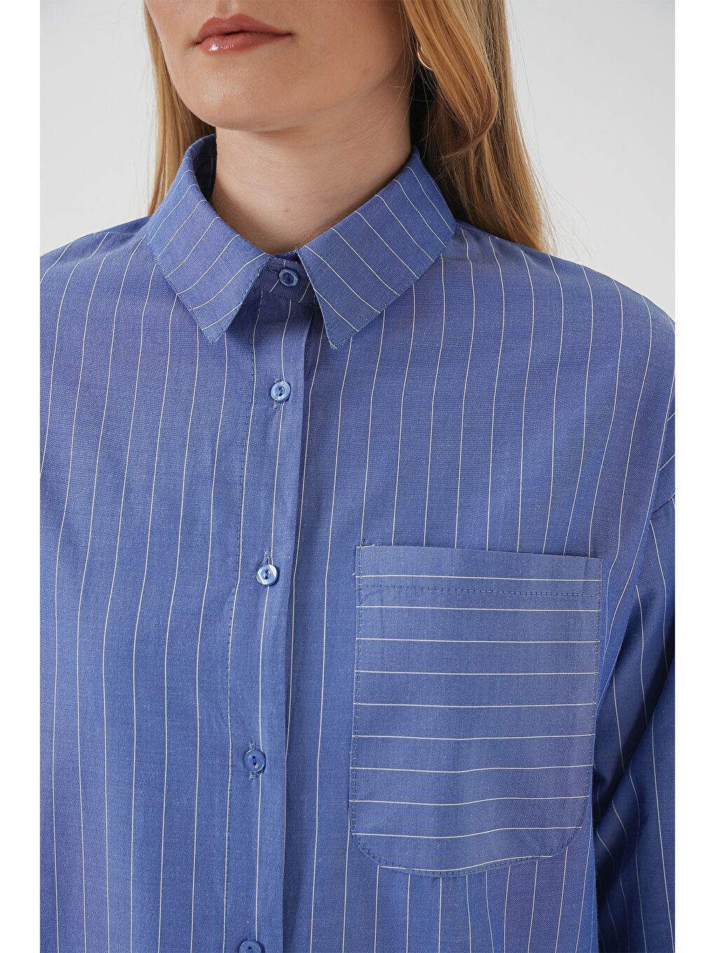 20217 Cep Detaylı Çizgili Oversize Gömlek - İndigo-5