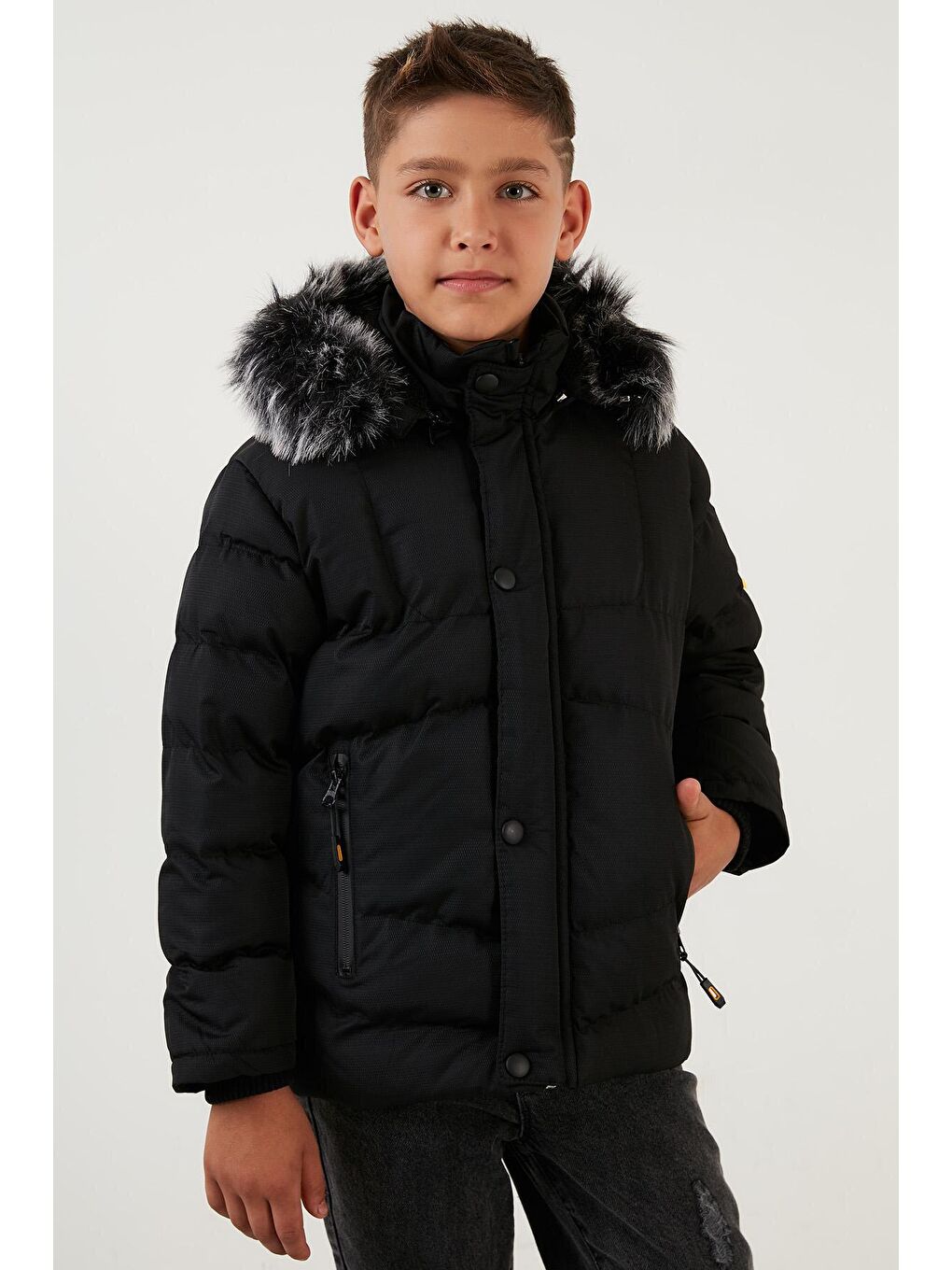 Siyah Fermuarlı Suni Kürklü Peluş Astarlı Çıkarılabilir Kapüşonlu Mont 5760026