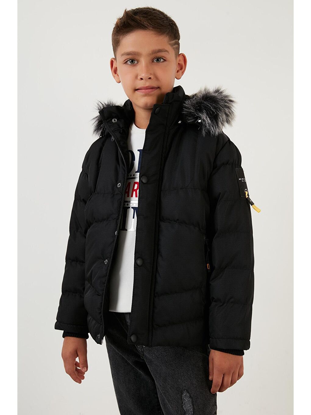 Siyah Fermuarlı Suni Kürklü Peluş Astarlı Çıkarılabilir Kapüşonlu Mont 5760026-1