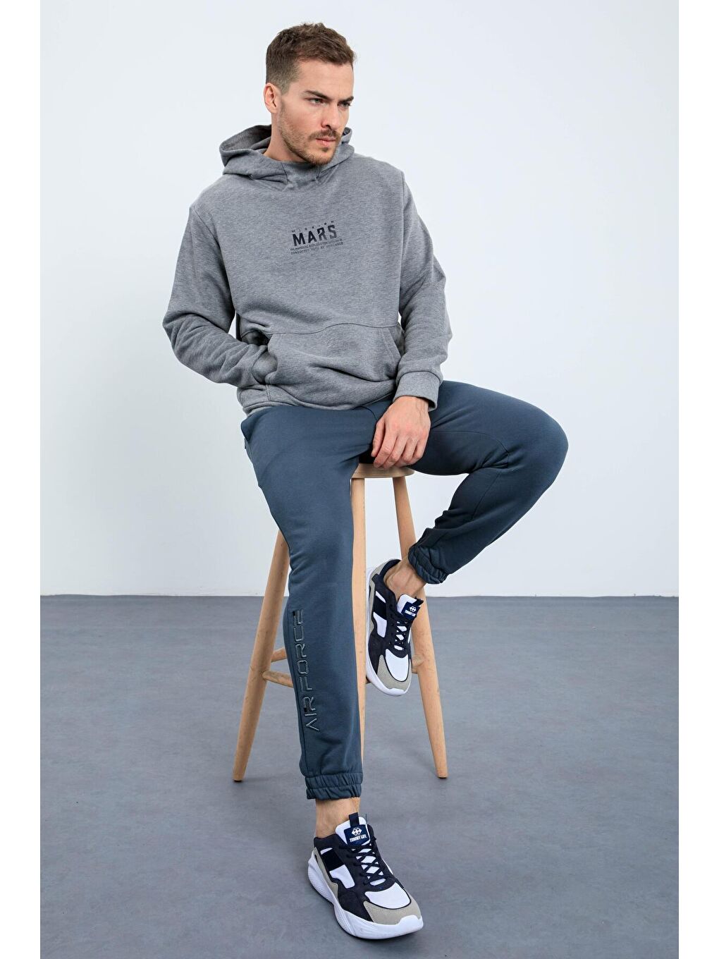 TOMMYLIFE Gri Melanj Mars Yazı Ve Sırt Baskılı Kapüşonlu Rahat Form Erkek Sweatshirt - 88032 - 3