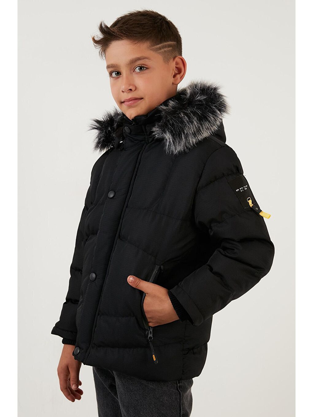 Siyah Fermuarlı Suni Kürklü Peluş Astarlı Çıkarılabilir Kapüşonlu Mont 5760026-2