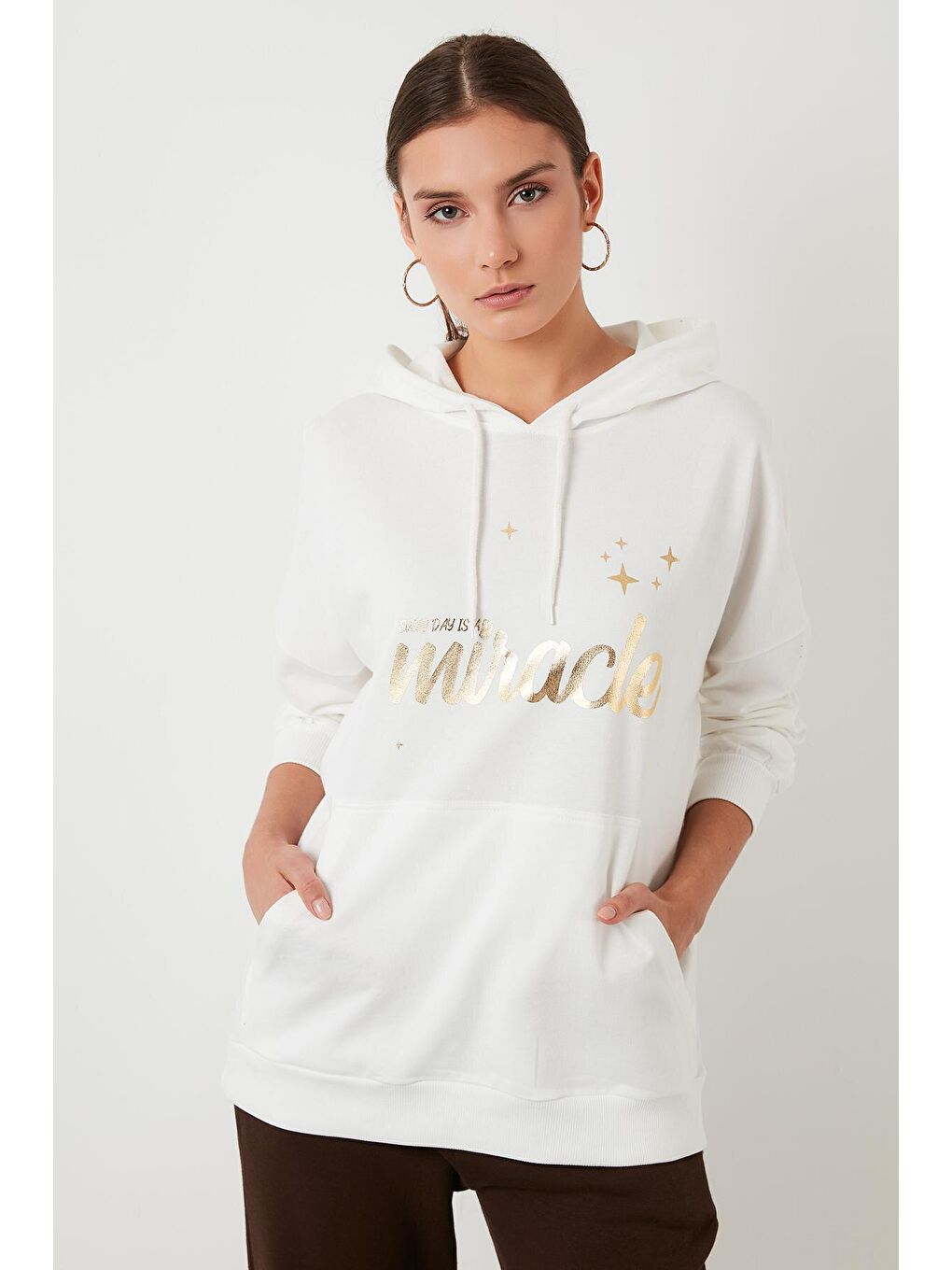 Beyaz Baskılı Pamuklu Kanguru Cepli Kapüşonlu Oversize Sweat 6001042-3