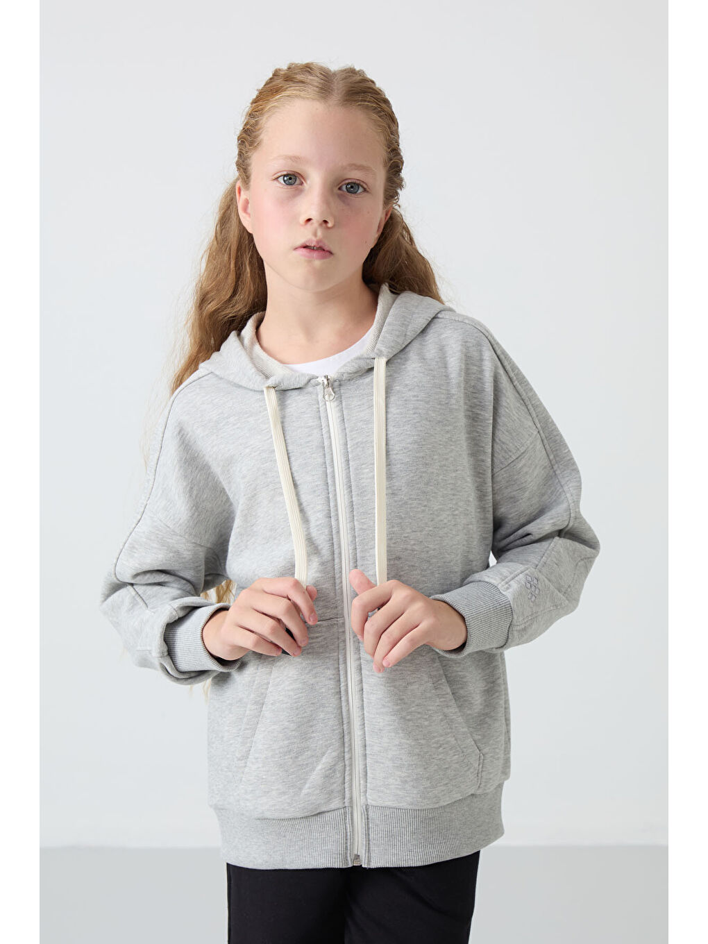 Gri Melanj Pamuklu İçi Tüylü Yumuşak Dokulu Standart Fit Nakışlı Kız Çocuk Sweatshirt - 75149