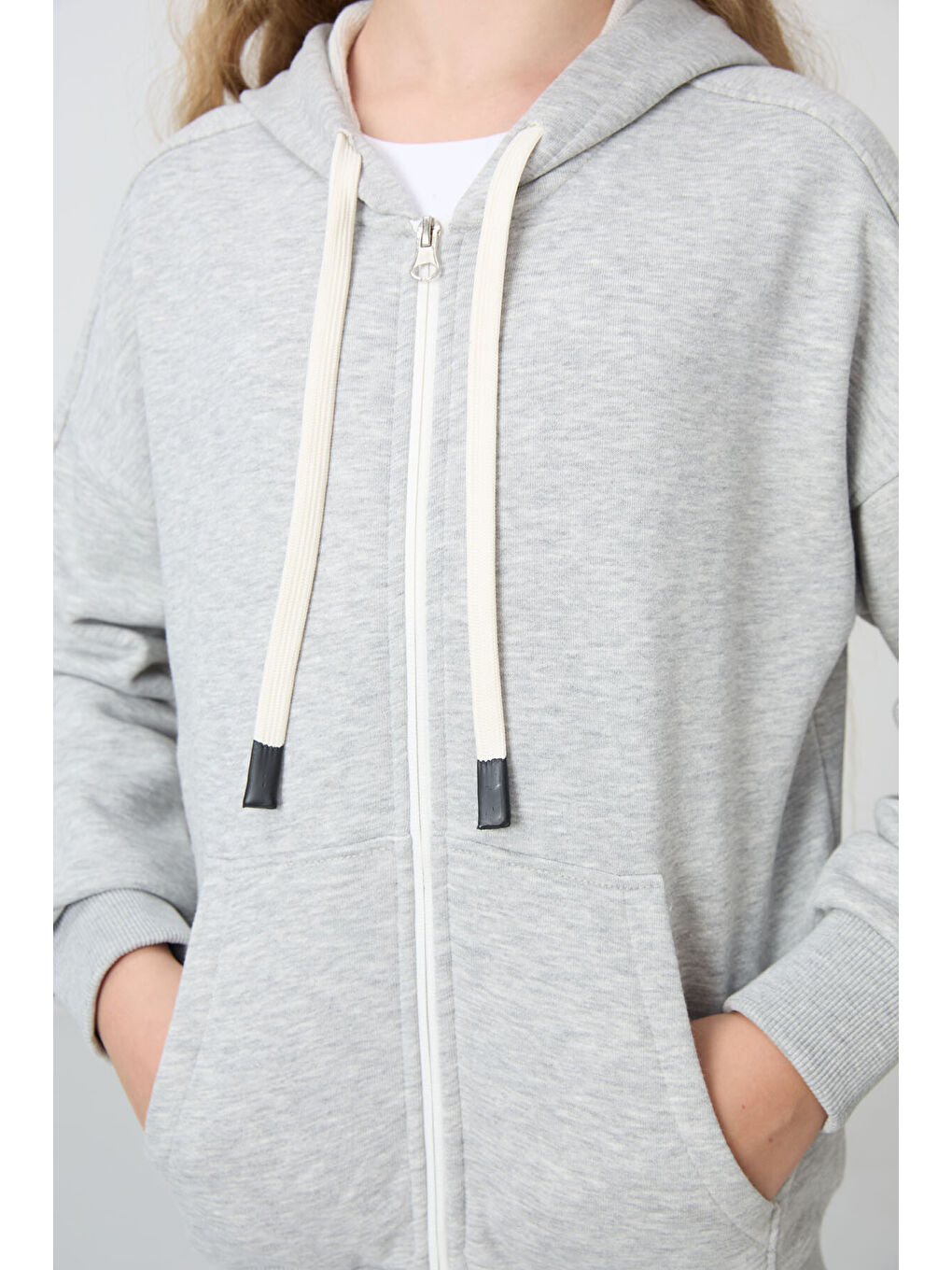 Gri Melanj Pamuklu İçi Tüylü Yumuşak Dokulu Standart Fit Nakışlı Kız Çocuk Sweatshirt - 75149-1