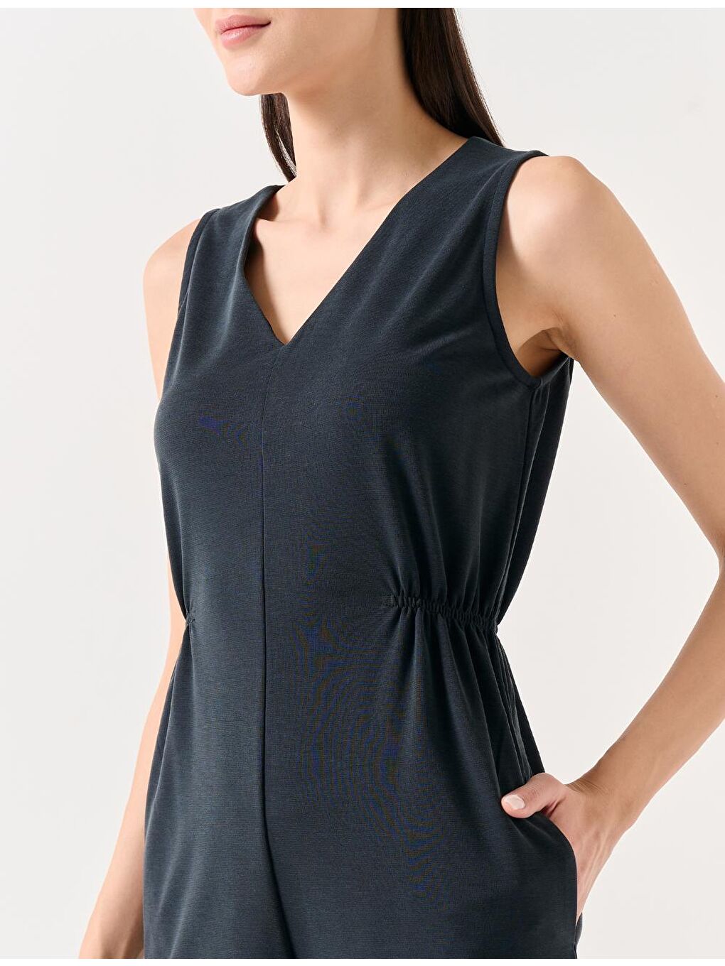 Siyah Düz Kesim V Yaka Kolsuz Örme Tulum-2