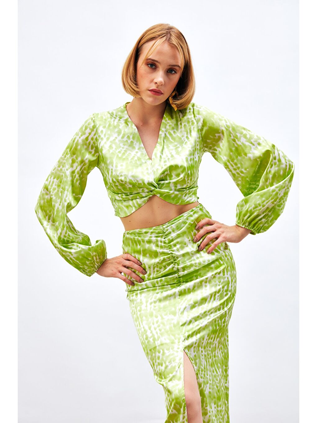 Düğüm Detaylı Desenli Bluz - Yağ Yeşili