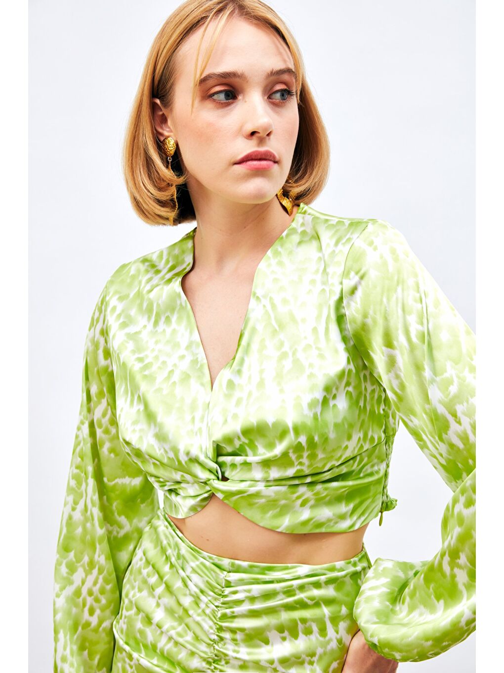 Düğüm Detaylı Desenli Bluz - Yağ Yeşili-3