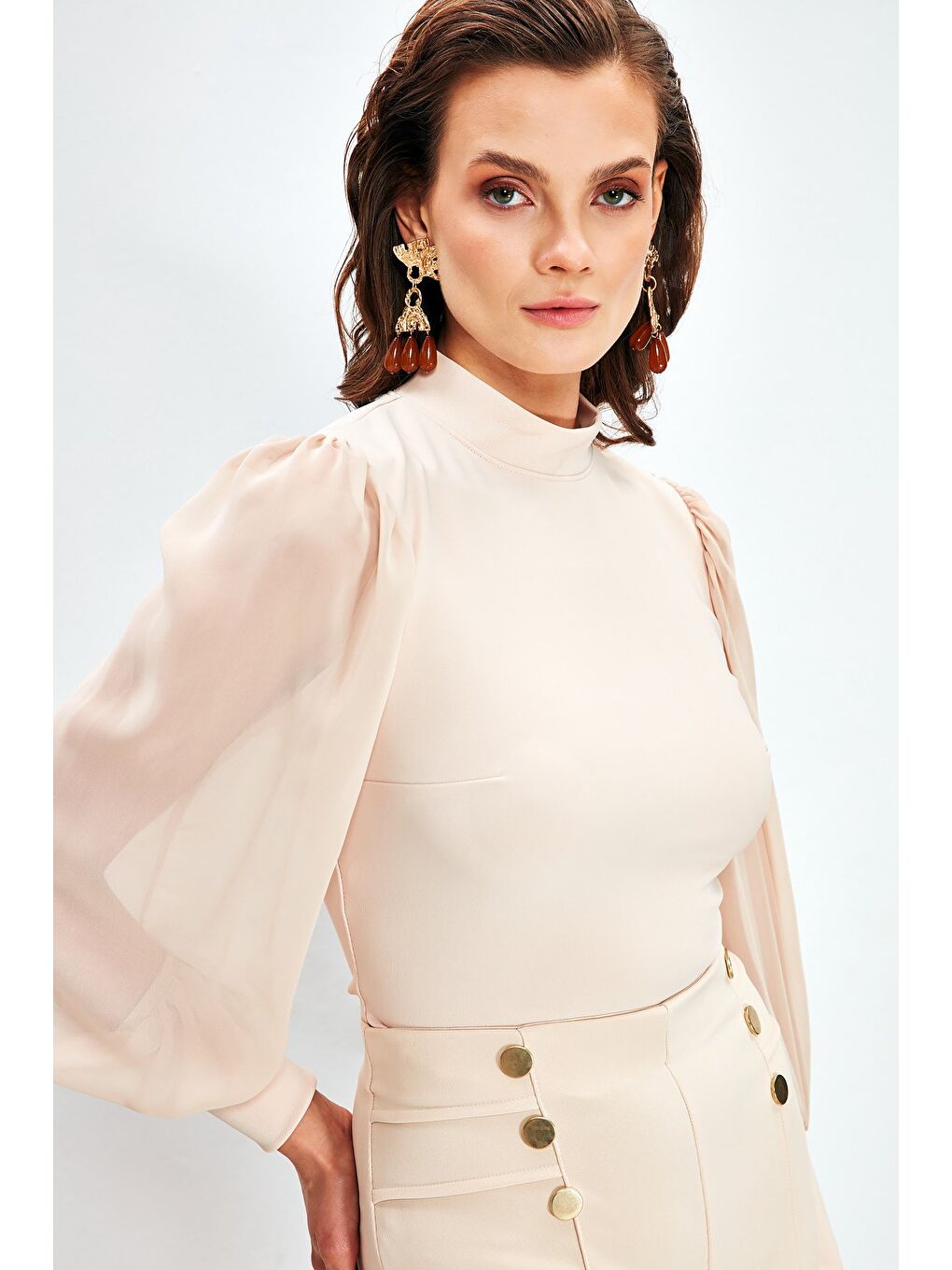 Dik Yaka Şifon Kol Detaylı Bluz - Bej-2