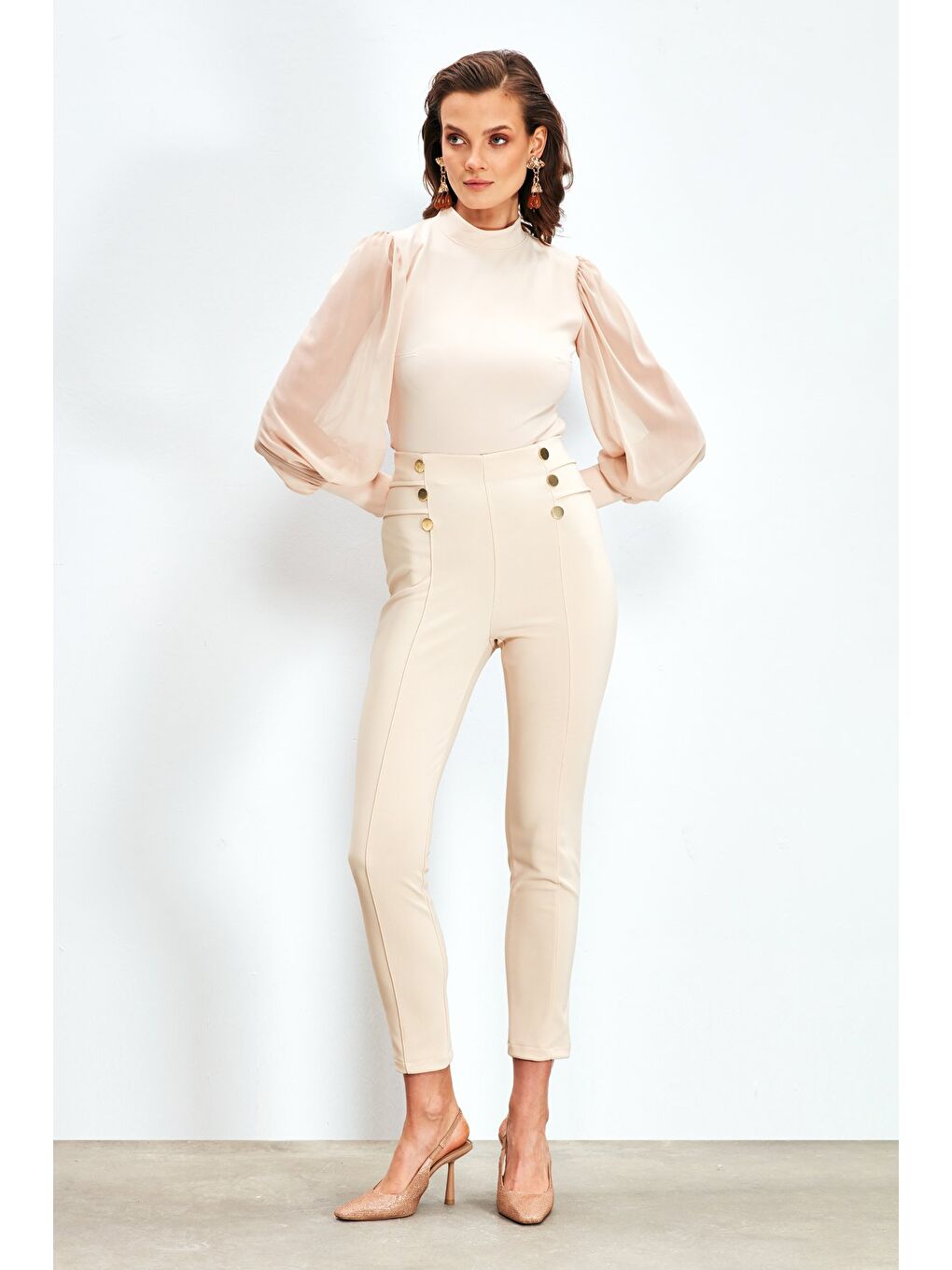 Dik Yaka Şifon Kol Detaylı Bluz - Bej-3