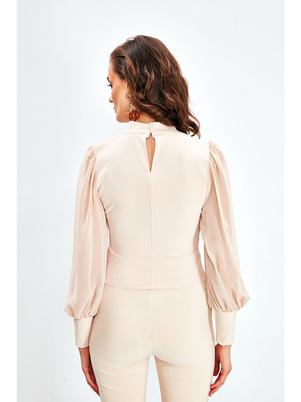 Dik Yaka Şifon Kol Detaylı Bluz - Bej-5