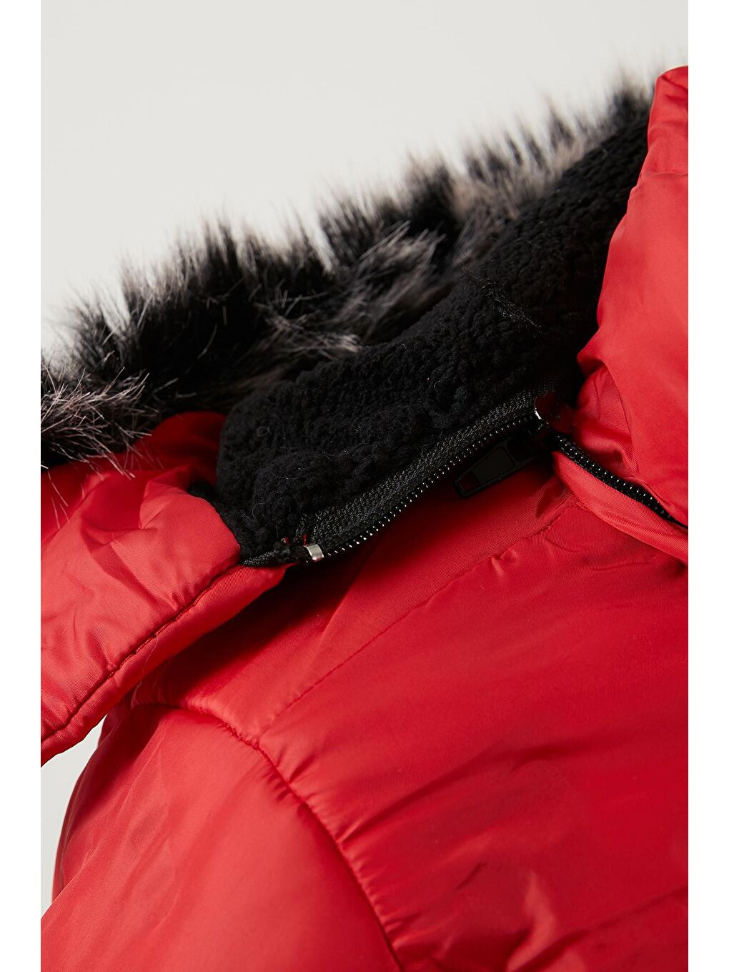 Kırmızı İçi Peluş Astarlı Çıkarılabilir Kapüşonlu Mont 5760013-3