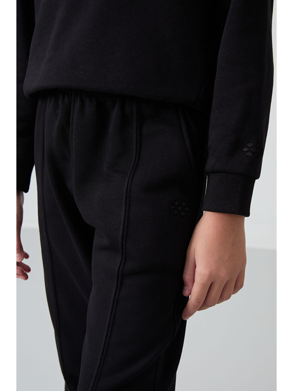 Siyah Pamuklu İçi Tüylü Yumuşak Dokulu Oversize Nakışlı Kız Çocuk Eşofman Takım - 75145-6