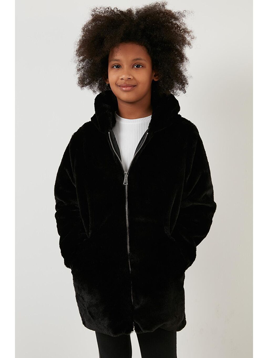 Siyah İçi Astarlı Kapüşonlu Cepli Suni Kürk Kız Çocuk Kaban 2497LINA-1