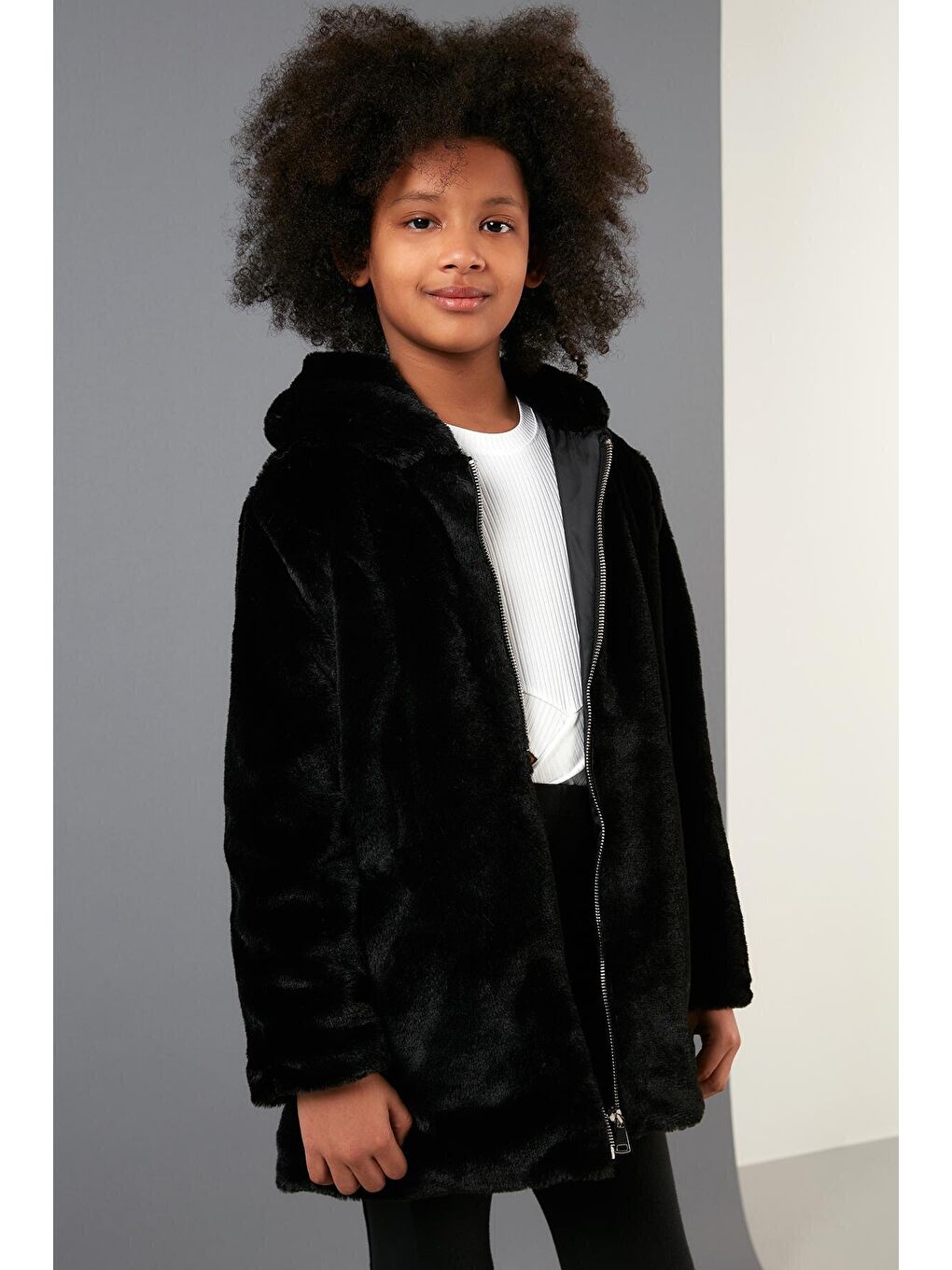 Siyah İçi Astarlı Kapüşonlu Cepli Suni Kürk Kız Çocuk Kaban 2497LINA-2
