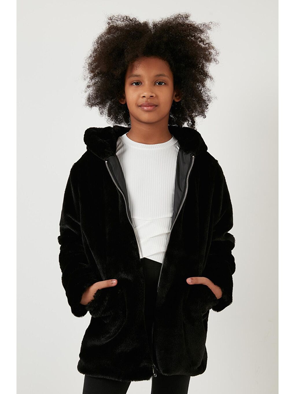 Siyah İçi Astarlı Kapüşonlu Cepli Suni Kürk Kız Çocuk Kaban 2497LINA-3