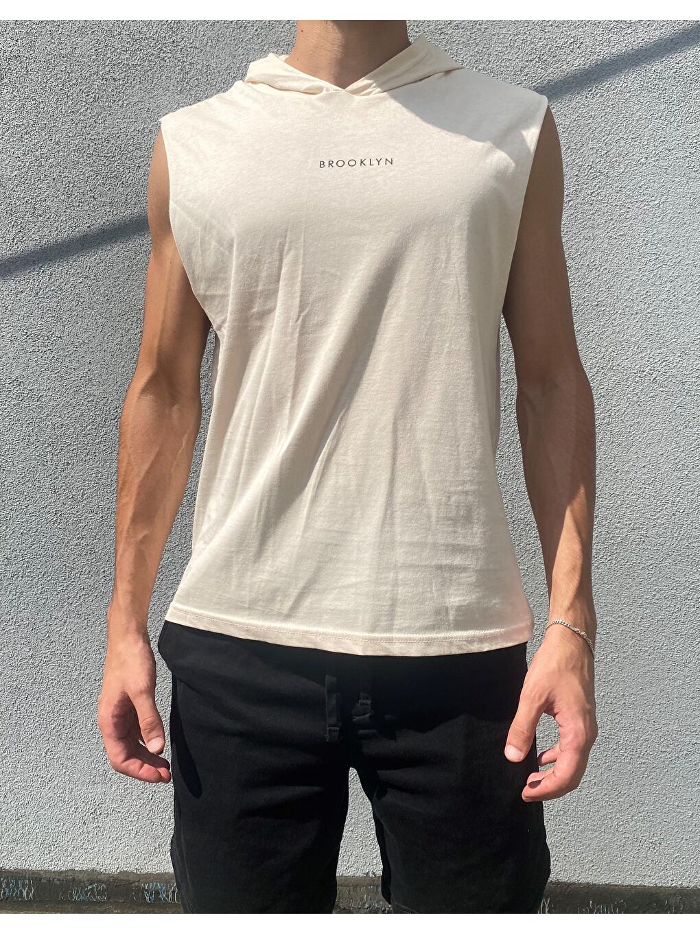 Süperlife Bej Kapüşonlu Regular Fit Brooklyn Baskılı Erkek Kolsuz Tişört SPR22TS121