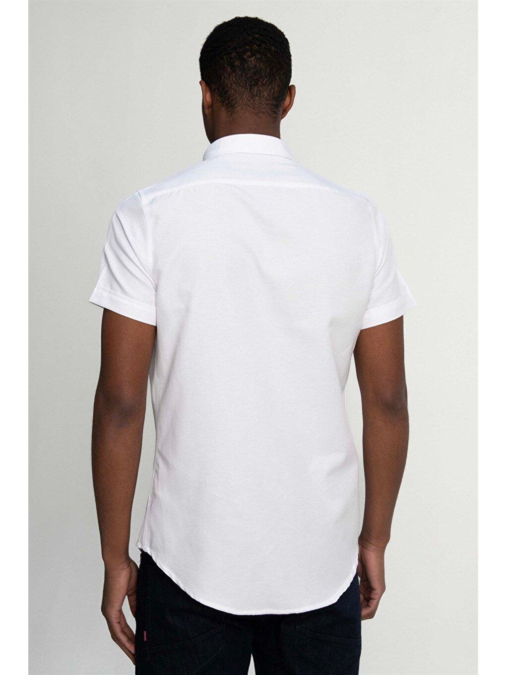 Erkek Slim Fit Dar Kesim Kısa Kollu Pamuklu Oxford Doku Kolay Ütülenebilir Beyaz Düğmeli Yaka Gömlek-3